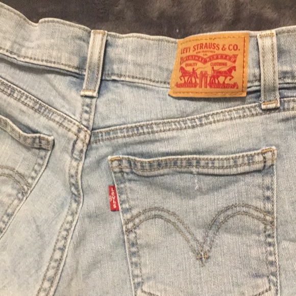 Levi’s (stretchy)24 - Picture 2 of 7